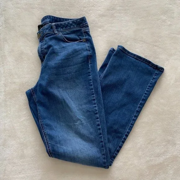 Lane Bryant, blue wash Bootcut Genius Fit jeans, size 16L - Picture 1 of 10